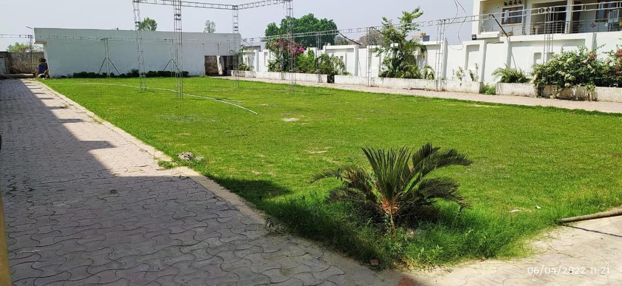 Bhagwan Hotel Gonda Kültér fotó