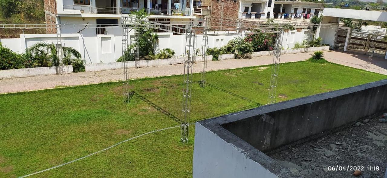 Bhagwan Hotel Gonda Kültér fotó