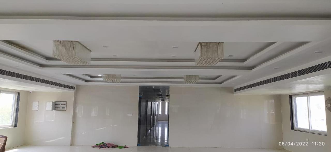 Bhagwan Hotel Gonda Kültér fotó