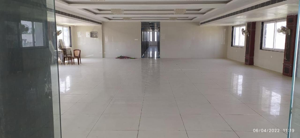 Bhagwan Hotel Gonda Kültér fotó